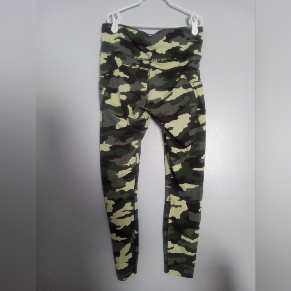 Lululemon Fast and Free High Rise Crop 23"
Heritage 365 Camo Crispin Green Multi - Picture 10 of 10